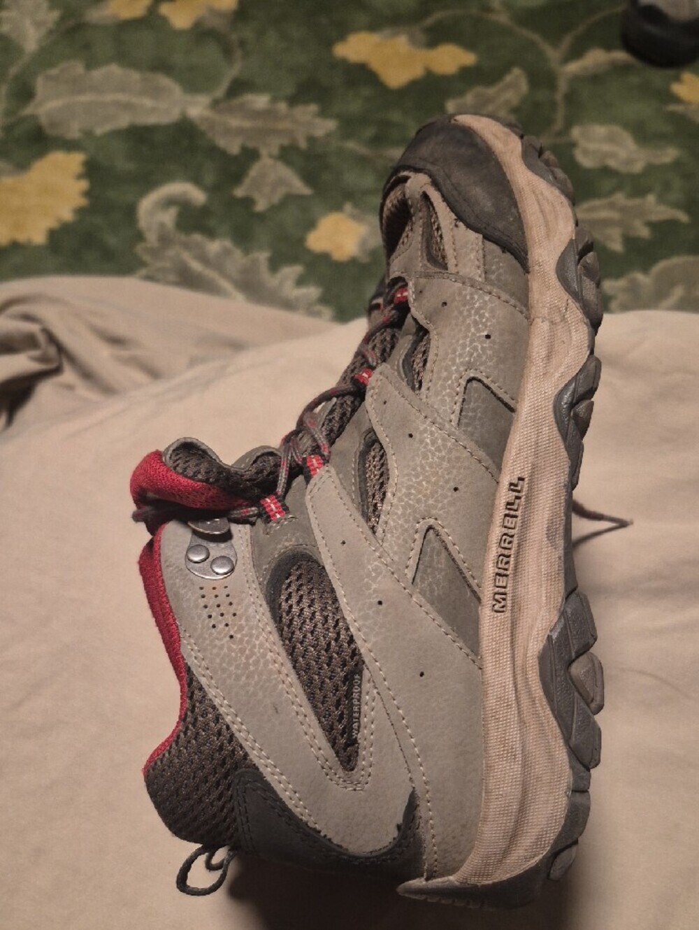 Merrell Women's Gray Hiking Ankle Boots with Red Lining - Picture 3 of 10